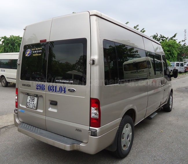 cho thuê xe cưới 16 chỗ Ford Transit